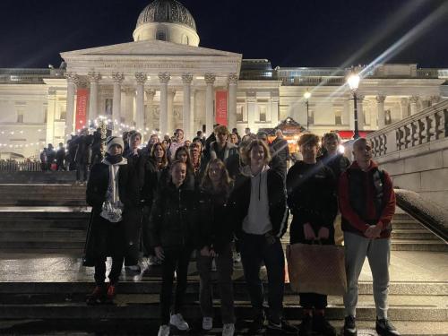 385522114 1554093365406523 1441530369555972168 n