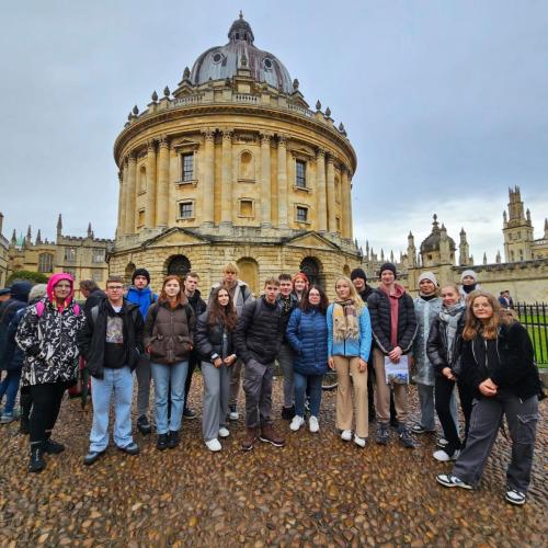 385559075 658349649778887 7508323279153663834 n