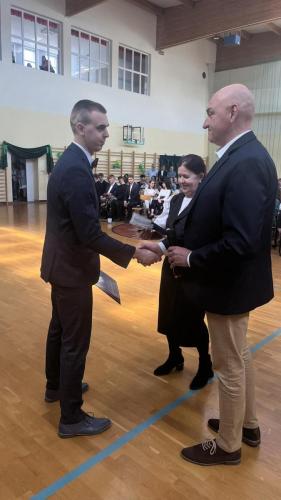 received 966498387693313